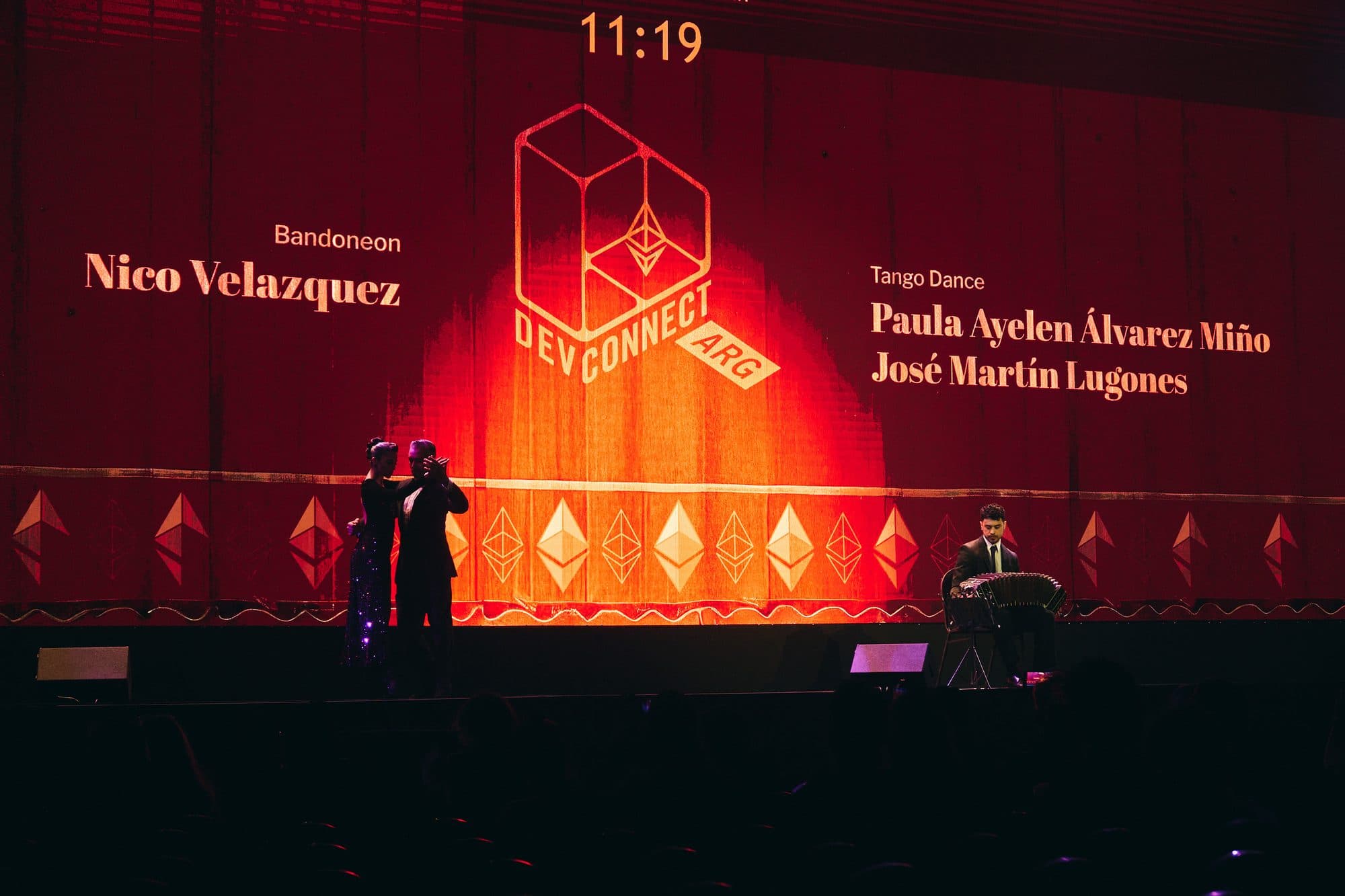 Cerimônia de tango no palco do Devconnect